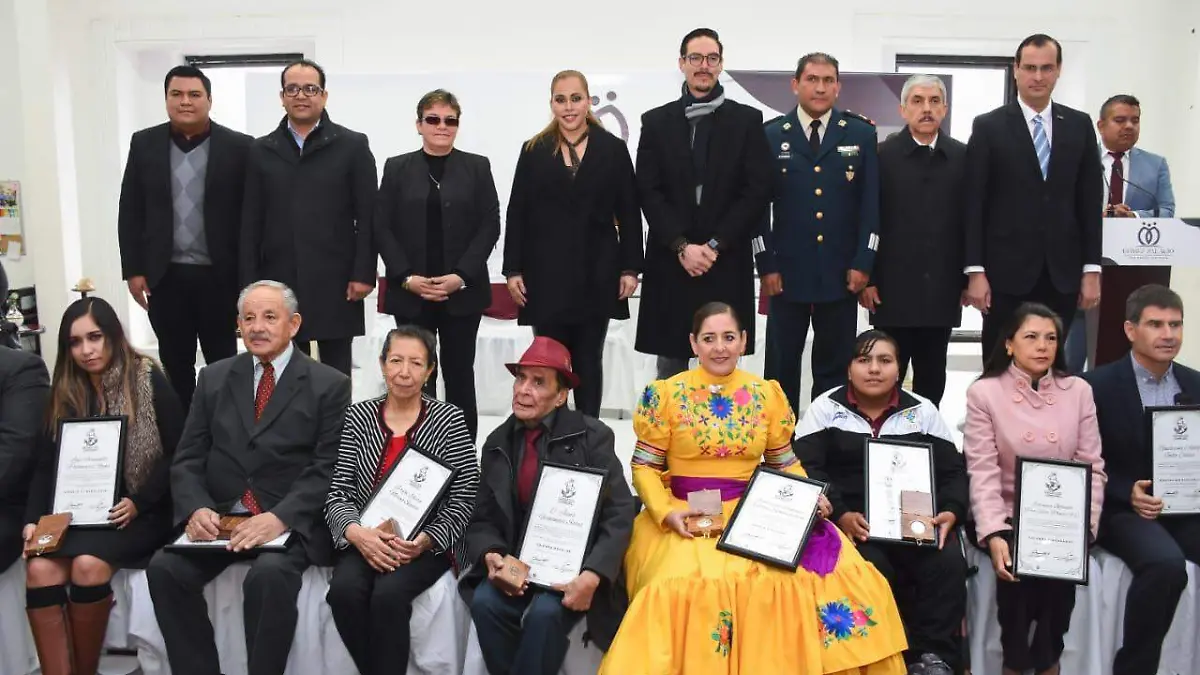 18 Entrega Marina Vitela reconocimientos a ciudadanos distinguidos en Gómez Palacio1